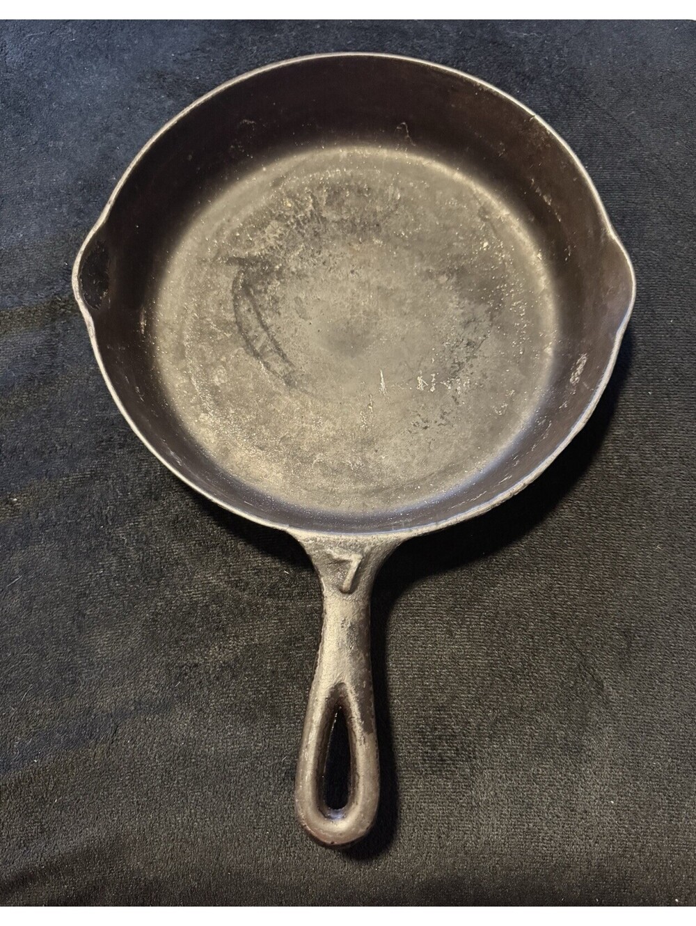 Vintage 1930’s Lodge Cast Iron Skillet #7- Raised “E” Molder’s Mark-Heat Ring
